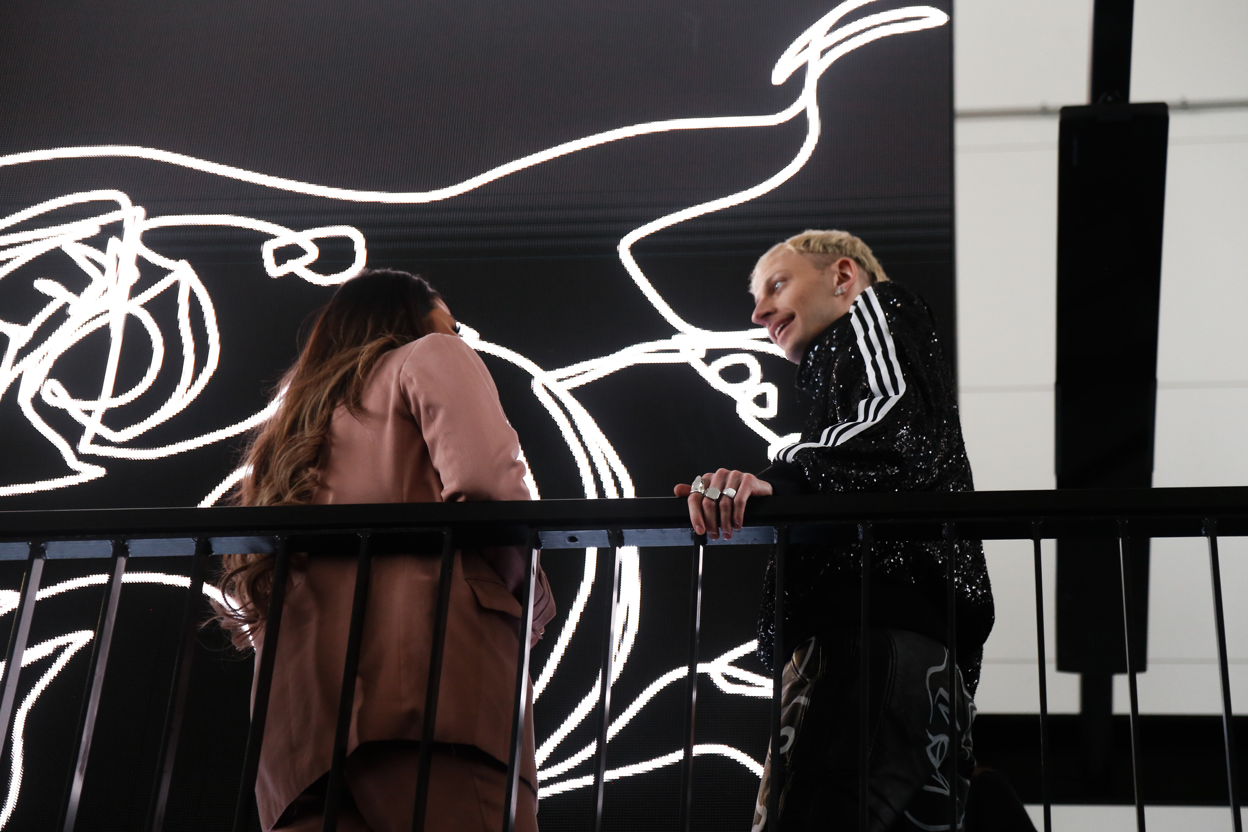 onelineillustration; Large Scale Artwork; OMR Festival 2023; Festival Tour 2023; Darwin Stapel; onelineillustration; one line illustration; studio for visual concepts; Berlin; Design; Graphic Design; Grafik Design; Corporate Design; Corporate Branding; Illustration; Berlin