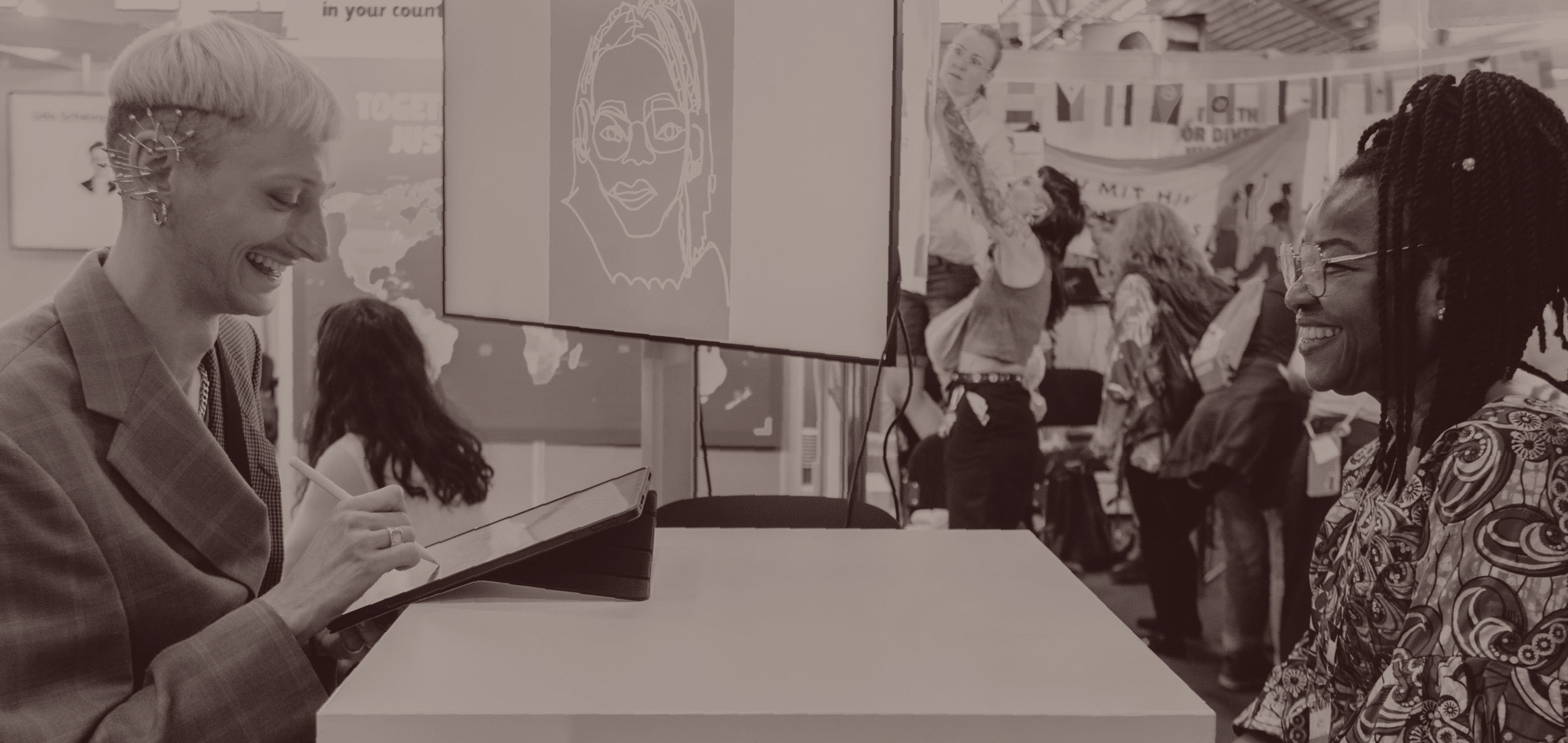 This project shows the onelineillustration live portrait session (Experience Design, Live Artwork Creation & Brand Activation at World Aids COnference, Munich 2024) in the framework of the calendar campaign 'Gential? Yeah' commissioned by Aidshilfe Niedersachsen / Landesverband sexuelle Gesundheit e.V. & s*ven – sexuelle Vielfalt erregt Niedersachsen, conceptualised, designed & executed by Darwin Stapel | Studio for Multidisciplinary Arts & Creative Productions and onelineillustration